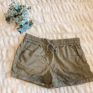 Juniors olive shorts